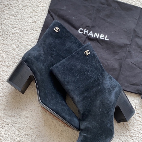 💯 CHANEL navy/black suede booties (38.5 / 8) - Picture 4 of 9
